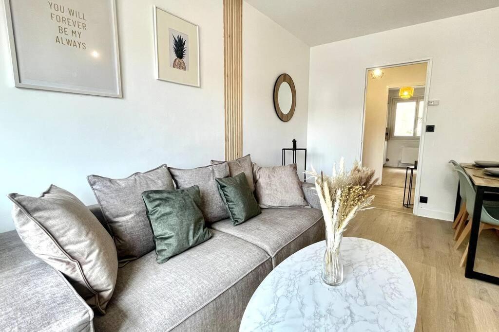L'Instant Present - Calme & Elegant Proche Gare Apartment Roanne Bagian luar foto